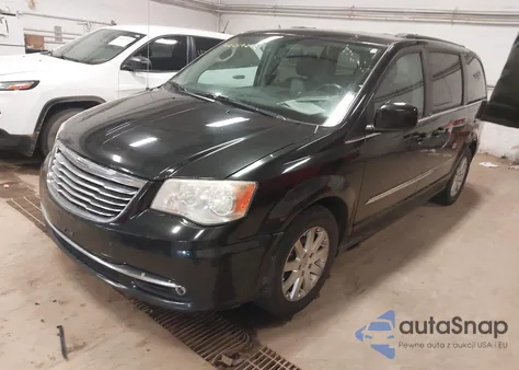 2013 Chrysler Town & Country Touring z USA, uszkodzony, nr VIN 2C4RC1BG5DR696431